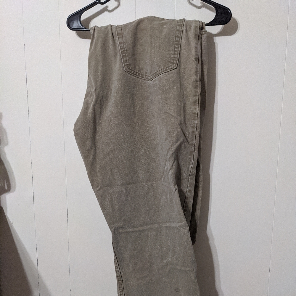 Men's kaki colored jeans